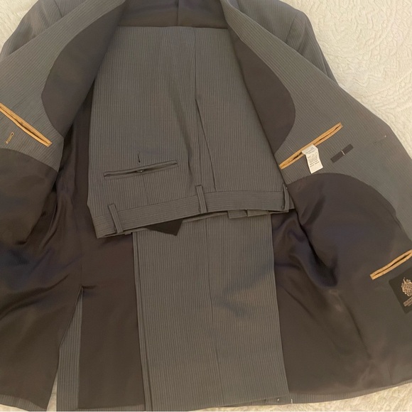 Donald Trump 100% Wool Grey Pin-Striped 2-piece suit - Picture 2 of 8